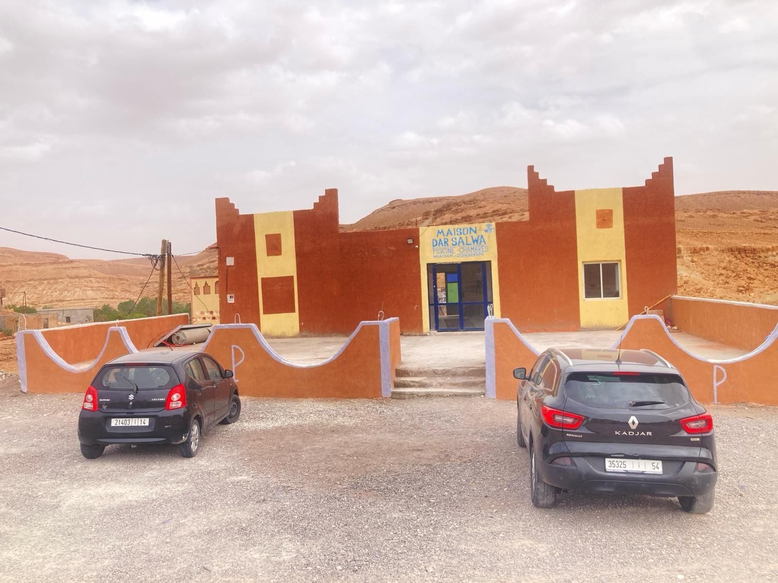 Vista frontal de la propiedad