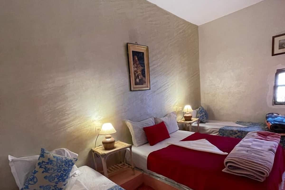 Quadruple Room | Free WiFi, individually furnished, bed sheets