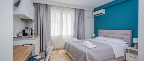 經濟開放式客房 (7) | 1 間臥室、書桌、筆電工作空間、遮光布/窗簾