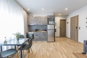 Premium Suite | Private kitchen | Fridge, stovetop, espresso maker, coffee/tea maker - Athens Raise Acropolis Project (Athens)