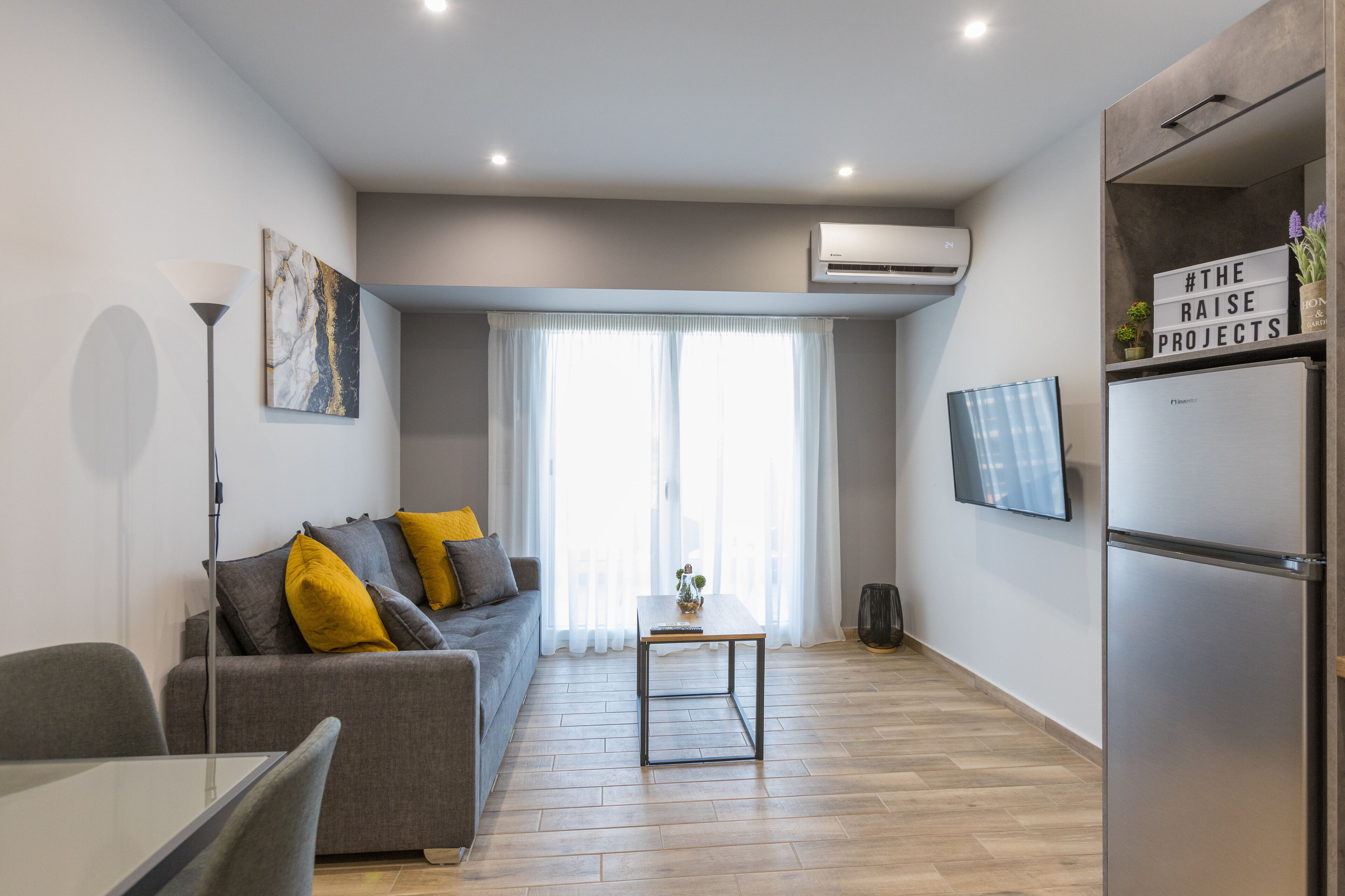 Suite Confort | Área de sala de estar | Smart TV 