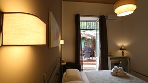 A hotel room with a bed, a desk, a chair, a lamp, and a view of the outside. - Bella Palermo (Palermo)