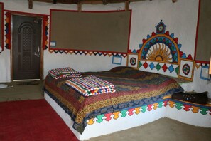 Deluxe Double Room | Soundproofing, rollaway beds - BANNI VILLAGE STAY (Bhuj)