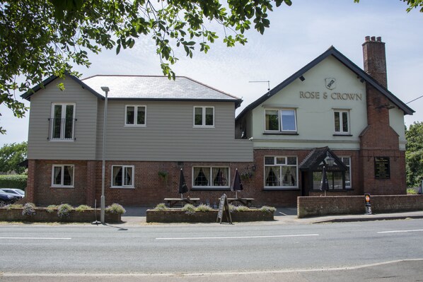A two-story building with a sign reading "Rose & Crown" and a pub sign above the entrance. - Rose and Crown (Poole)