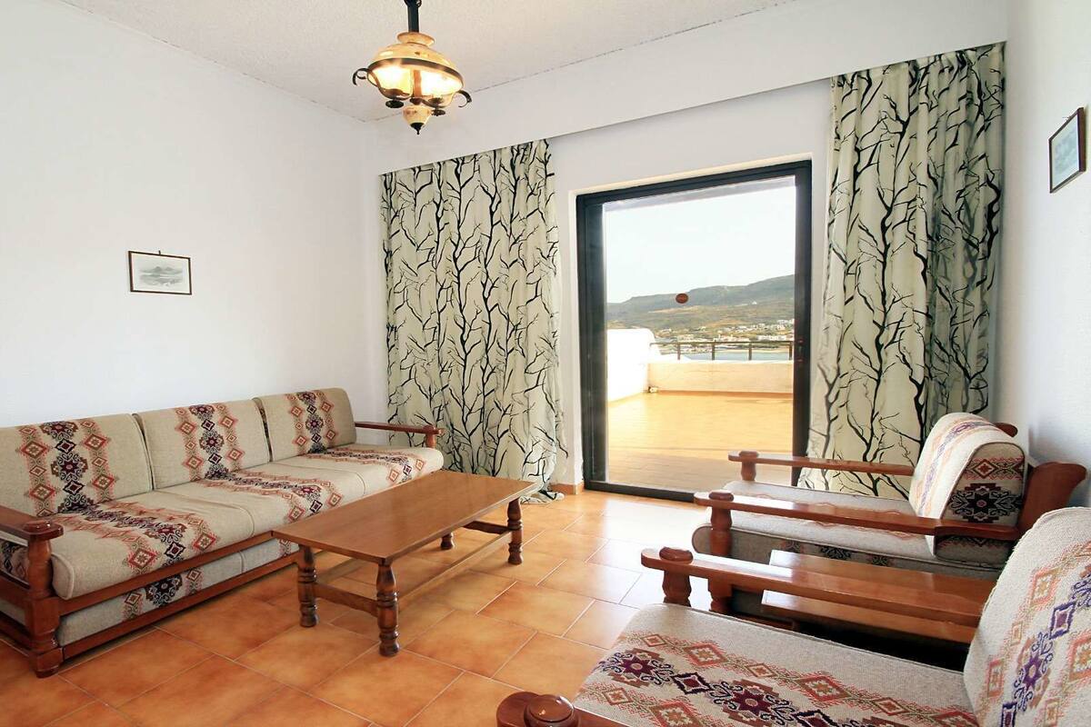 Apartamento clássico | Sala de estar | TV de tela plana