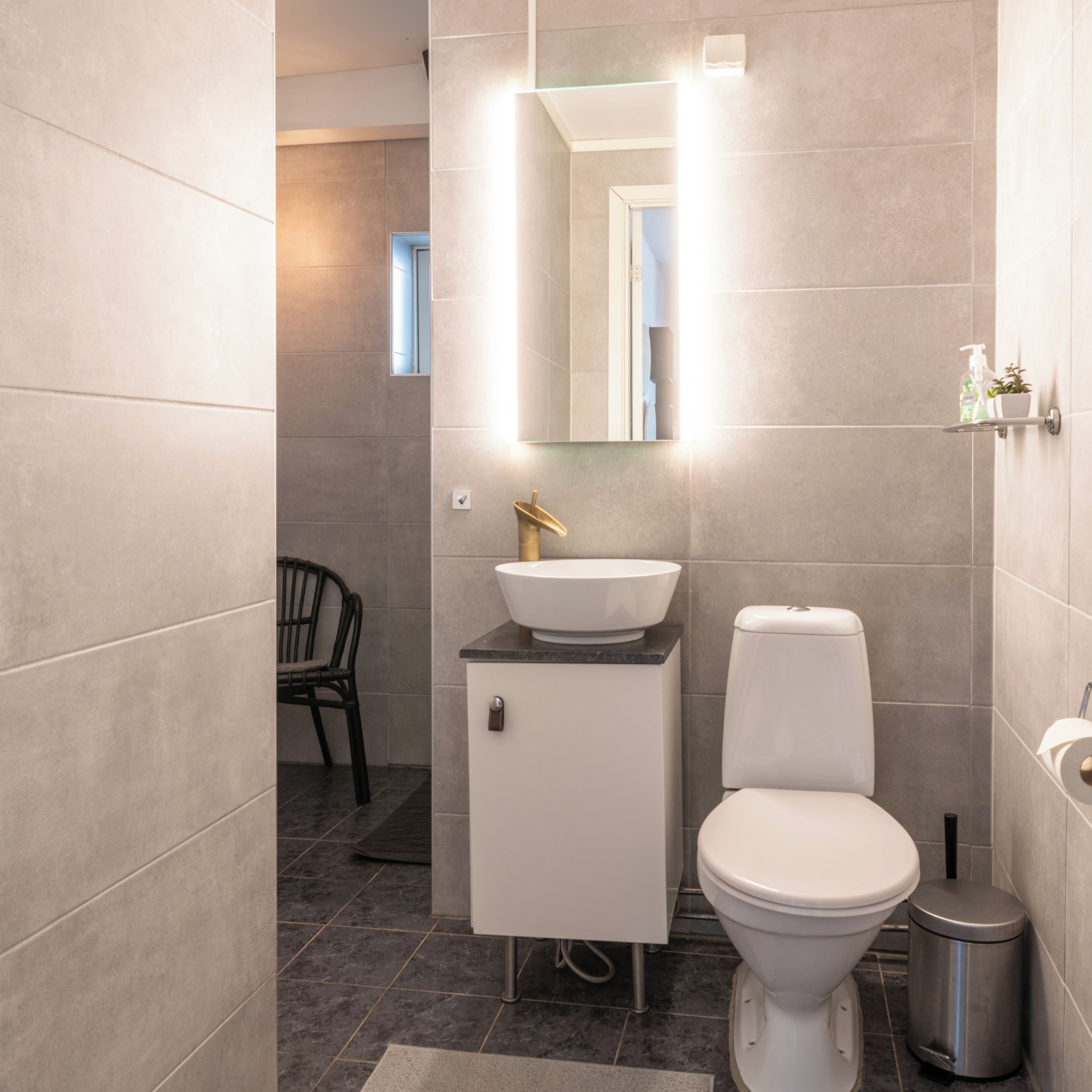 Standard Apartment | Bathroom | Free toiletries