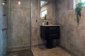 Apartemen Deluks | Kamar mandi | Perlengkapan mandi gratis