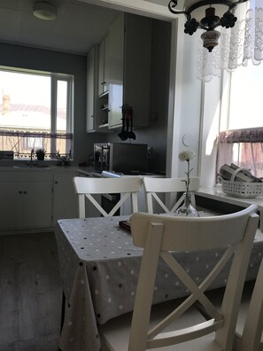 Maison, 1 chambre | Restauration dans la chambre