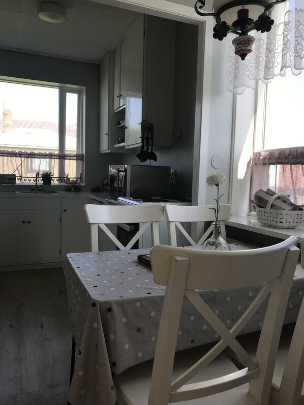 Casa, 1 dormitori | Zona de menjador de l'habitació