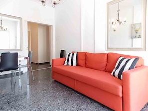 Classic-Apartment, 2 Schlafzimmer | Wohnbereich | Smart-TV, Netflix