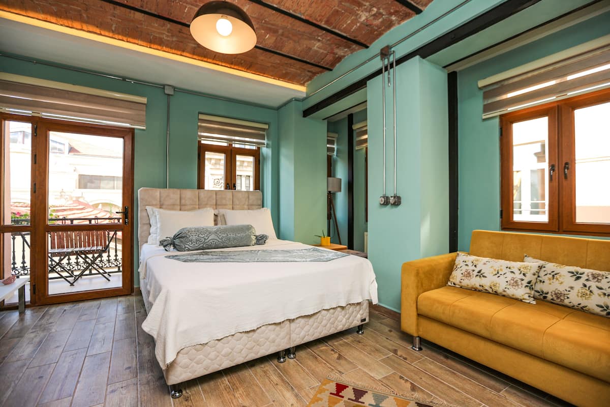 Comfort Studio | 1 bedroom, premium bedding, Select Comfort beds, in-room safe