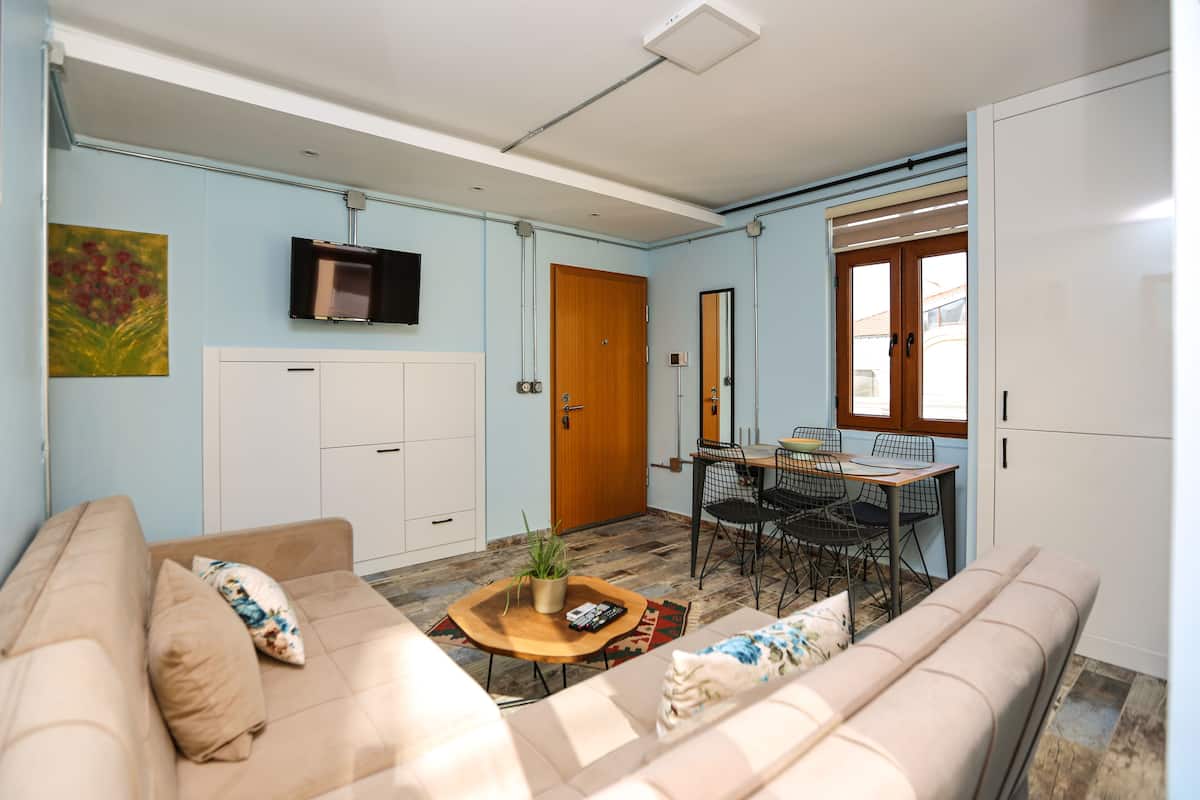 Deluxe Apartment | 1 bedroom, premium bedding, Select Comfort beds, in-room safe