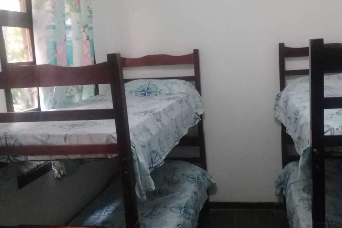 Quarto quádruplo econômico (quarto 6 ) | Wi-Fi de cortesia, roupa de cama