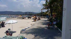 Beach nearby - Pousada Casa da Regina (Guarujá)