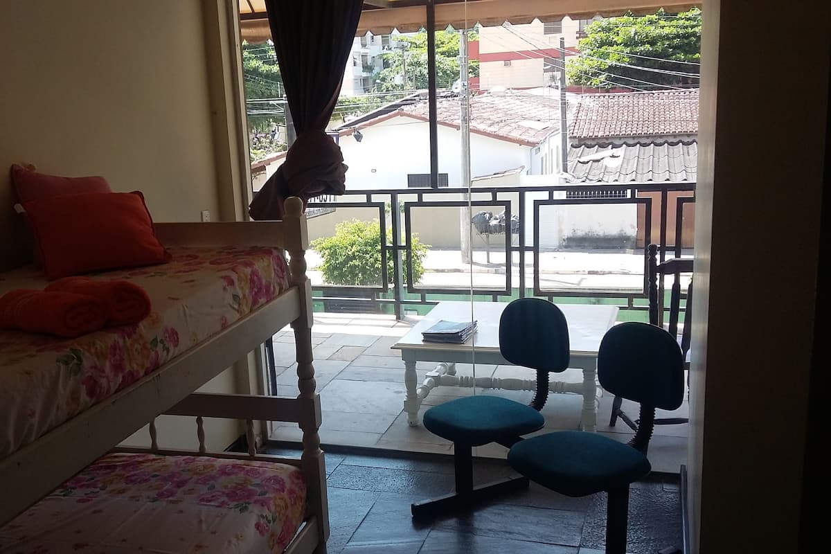 Quarto econômico ( quarto 8 ) | Wi-Fi de cortesia, roupa de cama