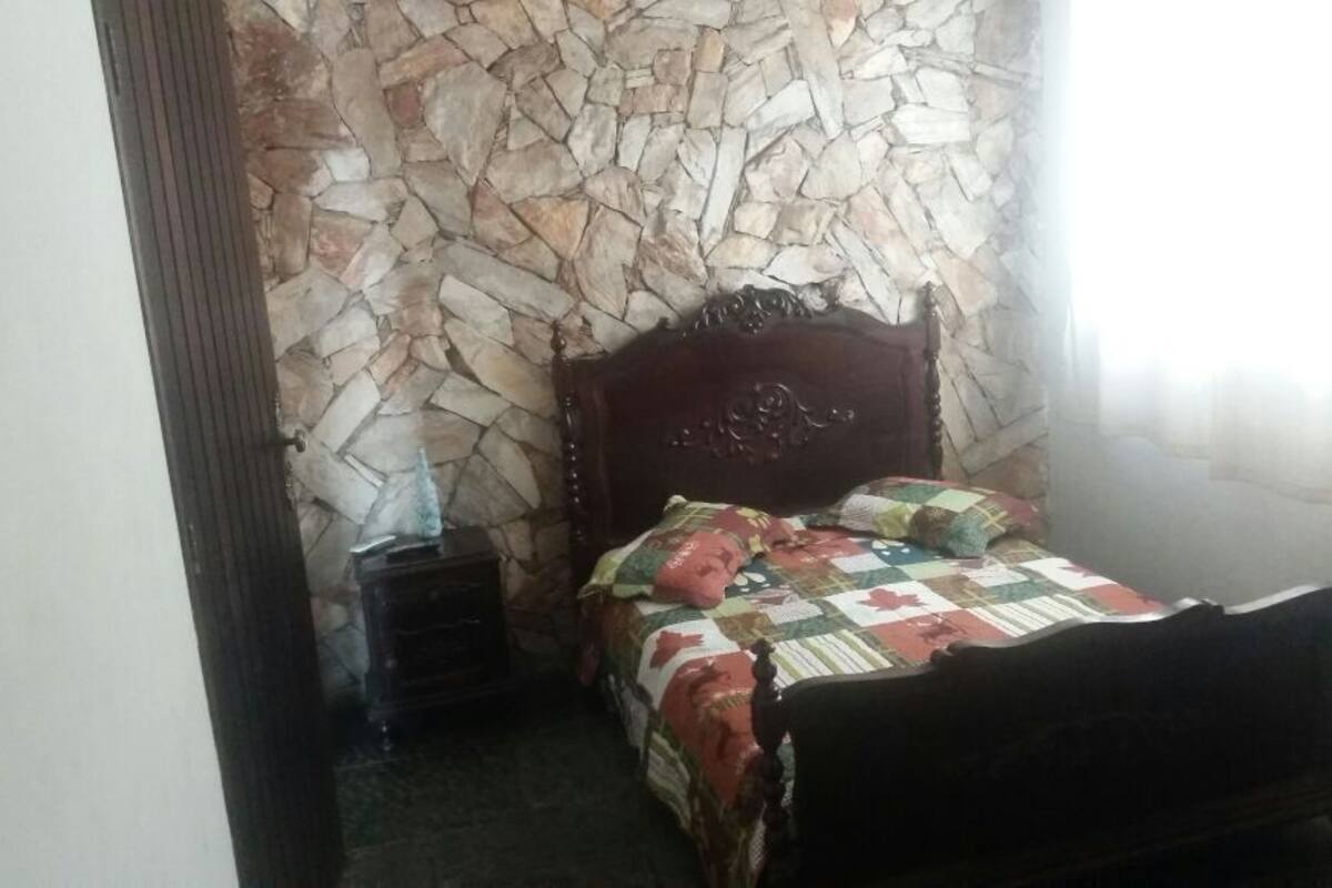 Quarto casal clássico (quarto11) | WiFi (無料)、ベッドシーツ