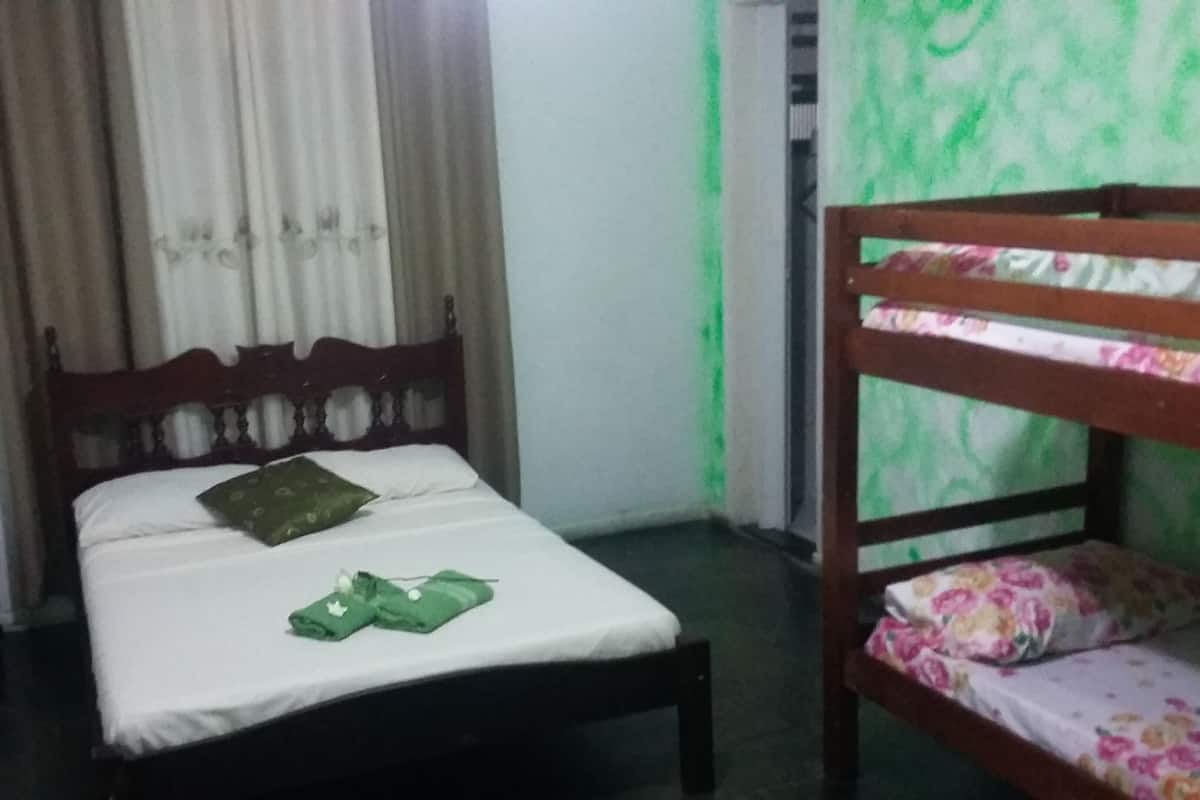 Quarto quádruplo urbano (suite 5 ) | Wi-Fi de cortesia, roupa de cama