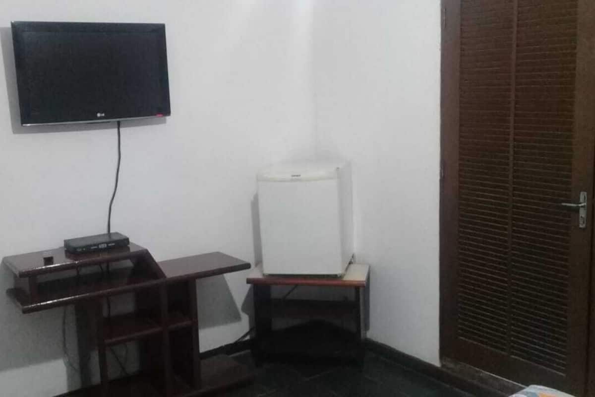Quarto casal conforto (suite1 ) | Wi-Fi de cortesia, roupa de cama