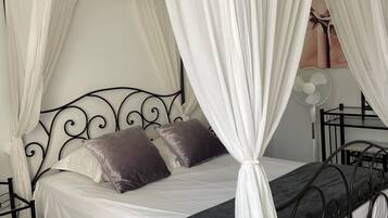 Chambre Familiale | Décoration personnalisée, ameublement personnalisé, bureau