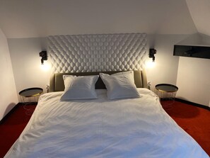 Standardzimmer | Individuell dekoriert, individuell eingerichtet, Schreibtisch
