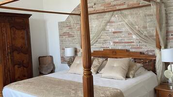 Grand Double Room | Individually decorated, individually furnished, desk, cribs/infant beds