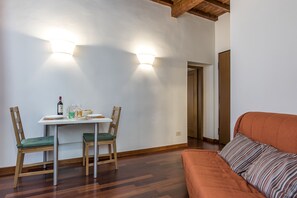 Apartment, 1 Bedroom | Living room | Flat-screen TV - Borgo Pinti Apartment (Florence)