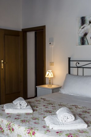Apartment, 1 Bedroom | 1 bedroom, desk, iron/ironing board, cots/infant beds - Borgo Pinti Apartment (Florence)