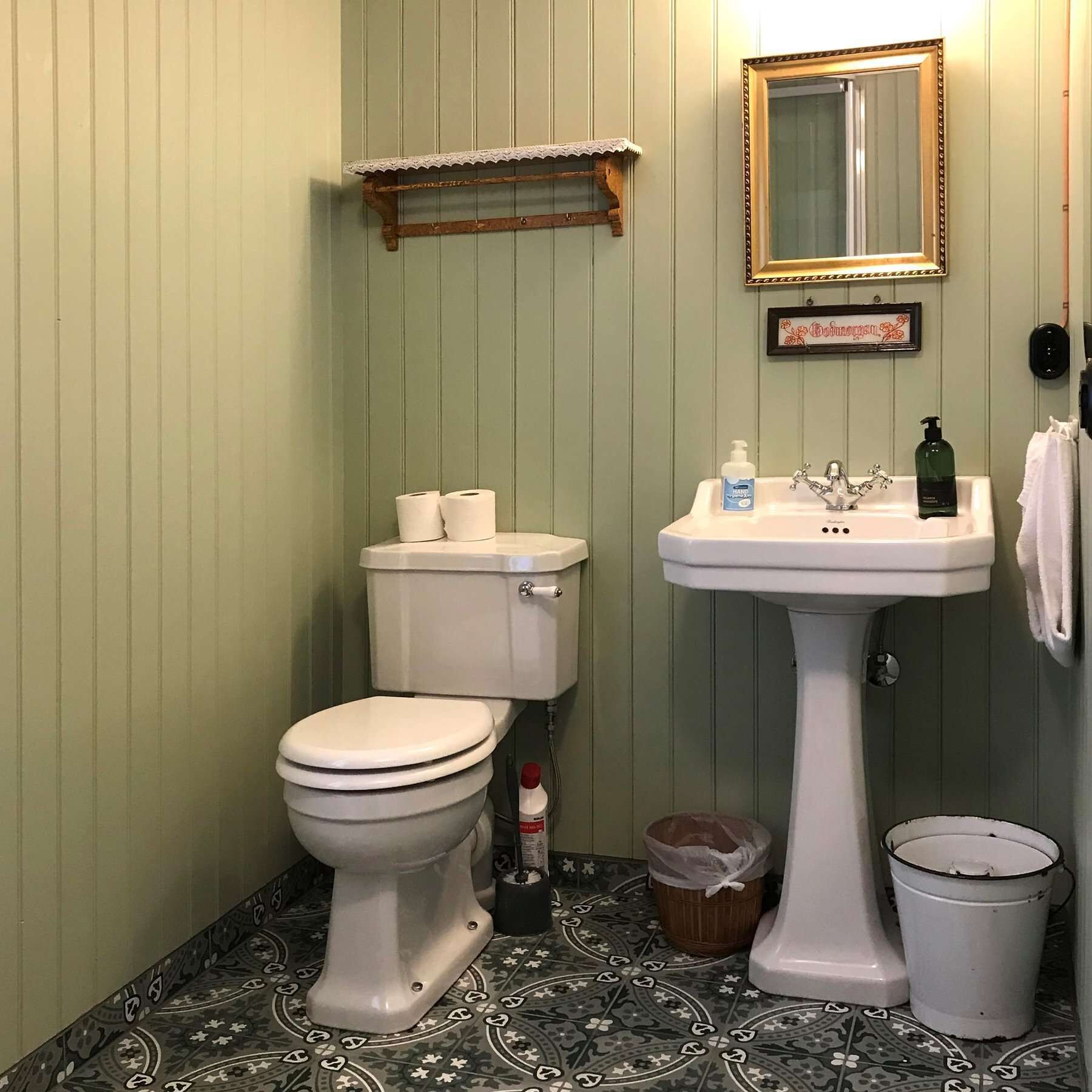 traditional house, kitchen | bathroom | shower, hair dryer, towels, soap