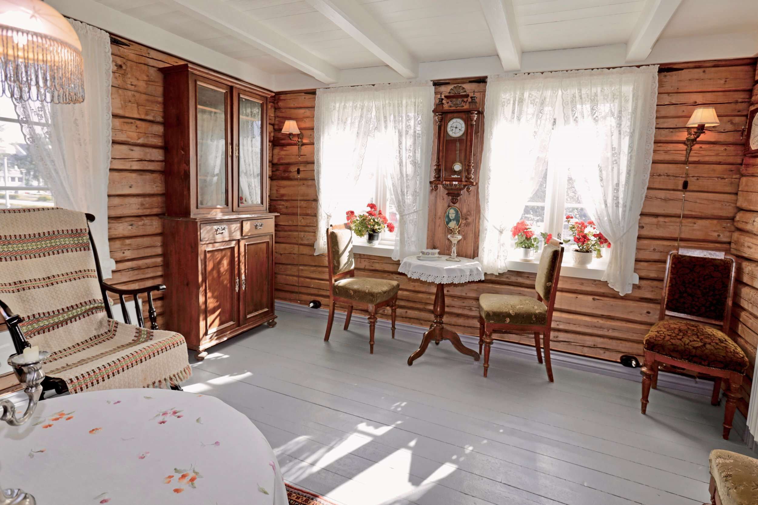 traditional house, kitchen | living room