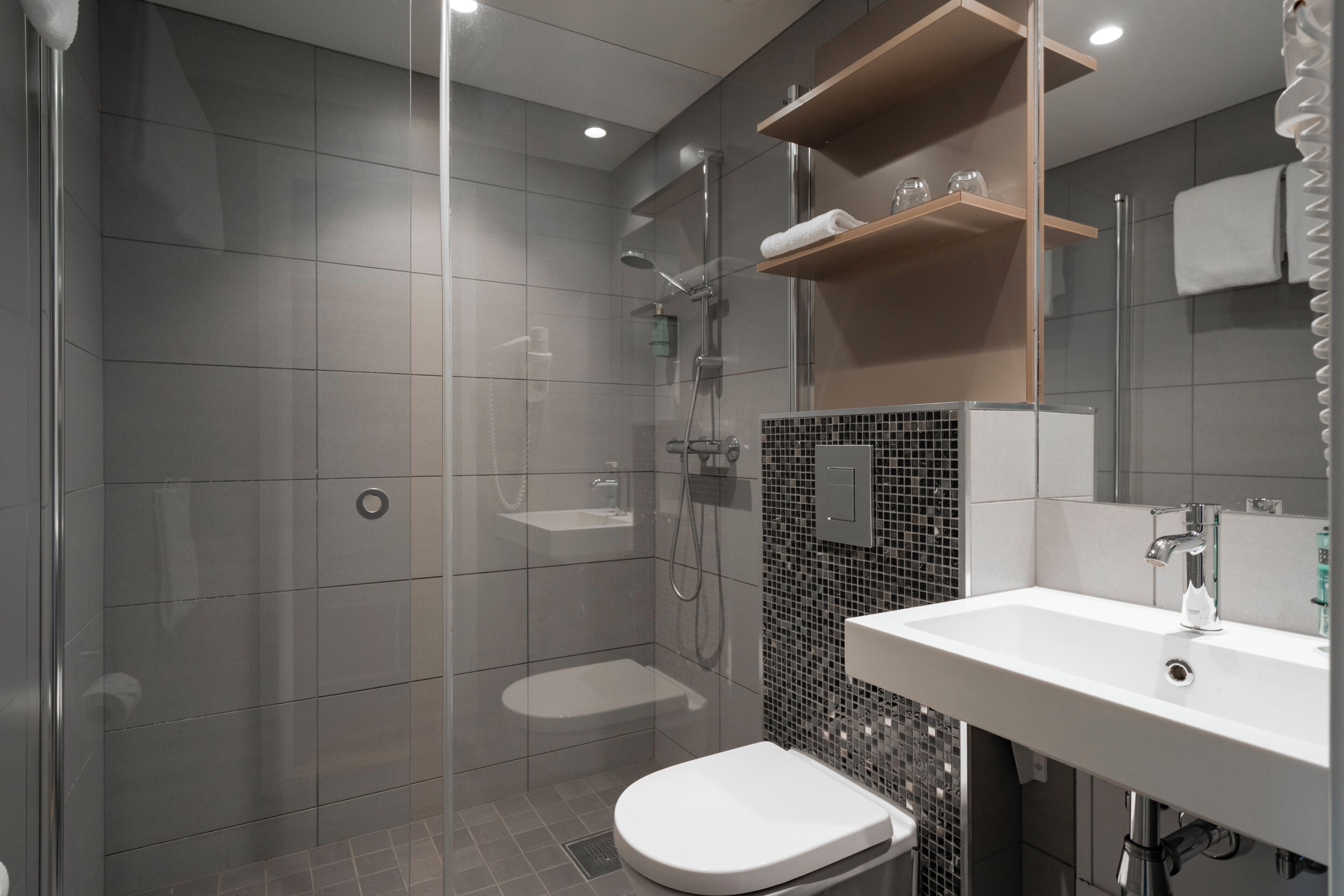 Family Room, 1 Double Bed, Non Smoking | Bathroom | Shower, hair dryer, towels, soap