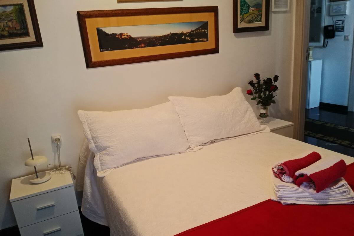 Double Room, Private Bathroom | WiFi (free), bed sheets