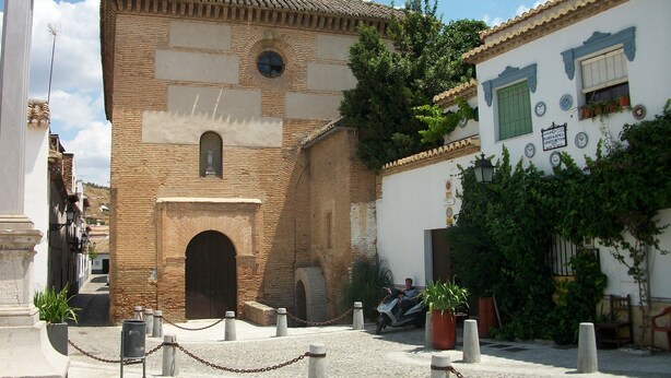 Front of property - Pensión Moni Albayzin (Granada)