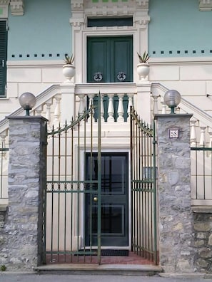 Entrée de l’hébergement