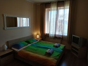 Appartement, 1 chambre | 1 chambre, bureau, fer et planche à repasser, accès au Wi-Fi (inclus)