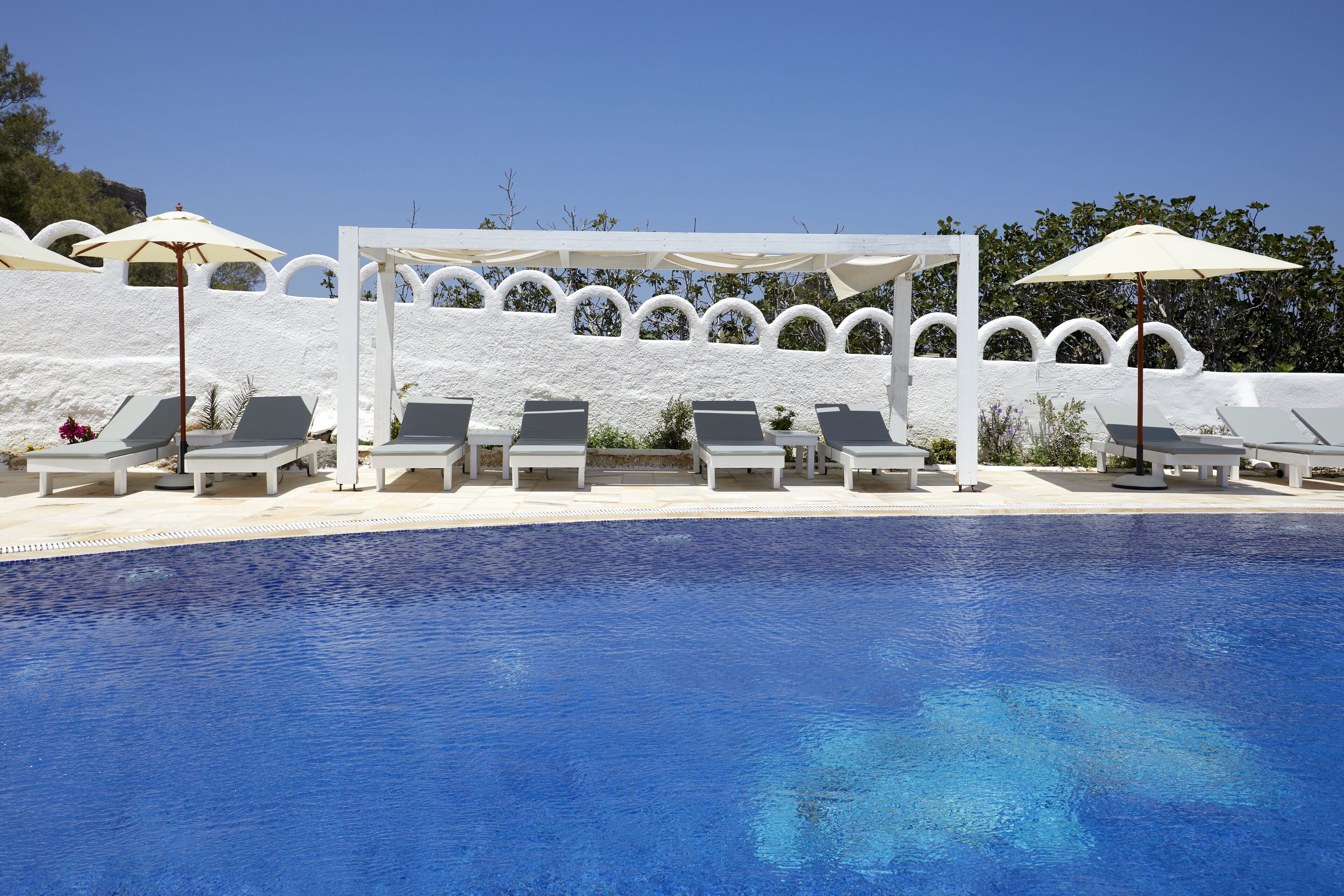 Seasonal outdoor pool, sun loungers