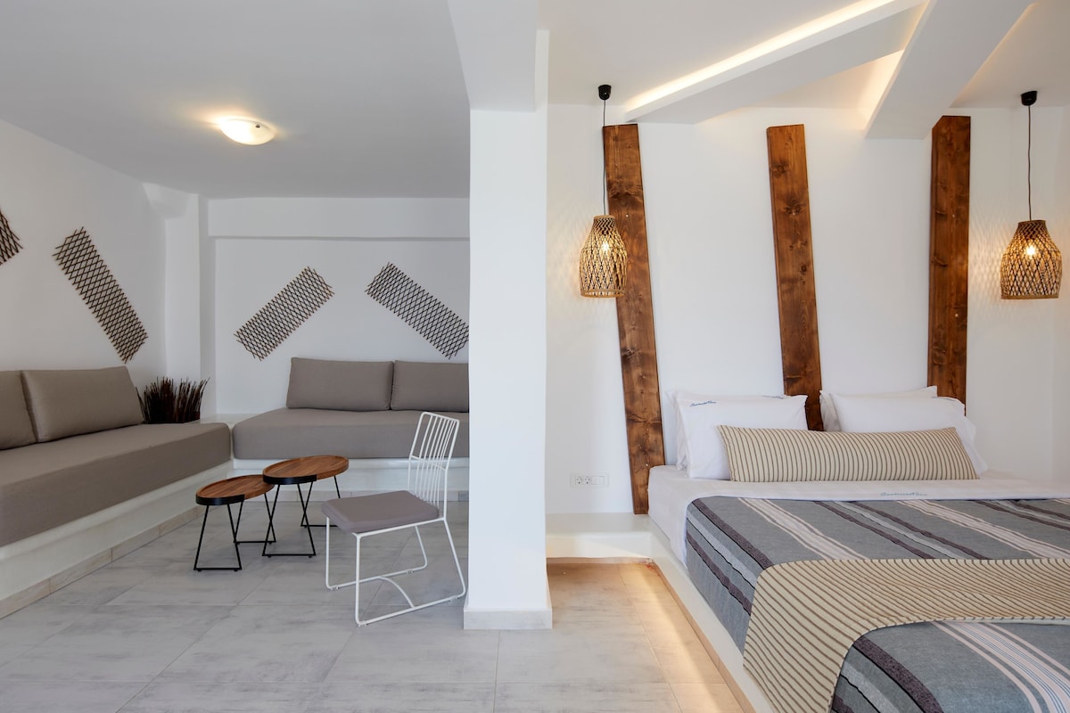 Suite with Side Caldera View | 迷你吧、房內夾萬、隔音、免費 Wi-Fi