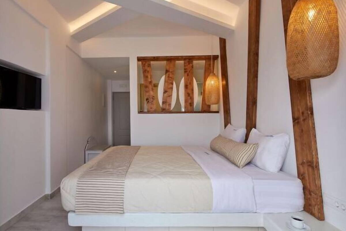 1 quarto, frigobar, cofres nos quartos, individualmente decorados