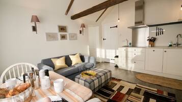 Superior Cottage, 1 Double Bed | Living area