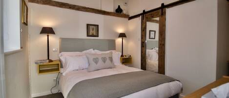 Superior Cottage, 1 Double Bed | Iron/ironing board, free WiFi