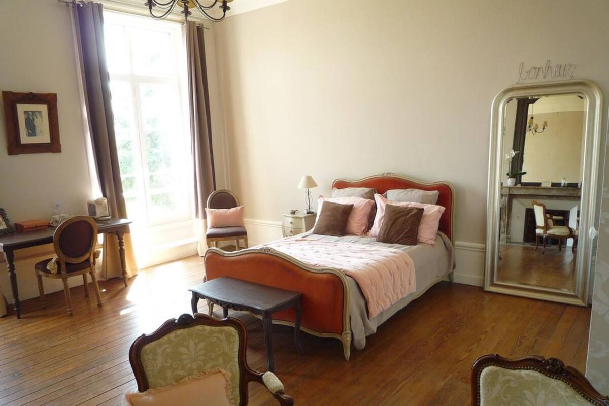 Deluxe Room | Desk, soundproofing, iron/ironing board, WiFi (free)