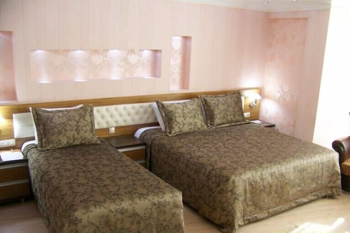 Junior Suite | Minibar, Schreibtisch, Bügeleisen/Bügelbrett, kostenlose Babybetten