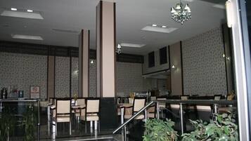 Tägliches inbegriffenes Frühstücksbuffet