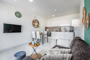 Luxury 2BDR in City Center - Even Israel st 3 - #52 | Living area | Smart TV, Netflix - Even Israel Apartments (Jerusalem)