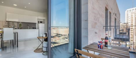 Luxury 2BDR in City Center - Even Israel st 3 - #52 | Balkong