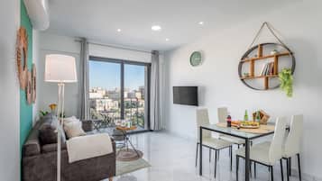 Luxury 2BDR in City Center - Even Israel st 3 - #52 | Área de sala de estar | Smart TV y Netflix