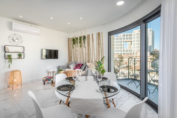 Luxury 2BDR in City Center - Even Israel st 3 - #30 | In-room dining - Even Israel Apartments (Jerusalem)