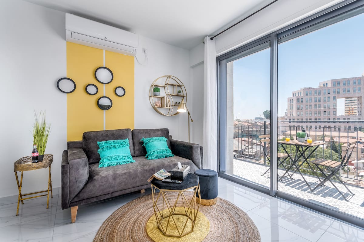 Luxury 2BDR in City Center - Even Israel st 3 - #53 | Salle de séjour | TV connectée, Netflix