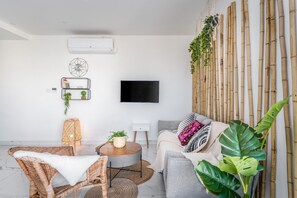 Luxury 2BDR in City Center - Even Israel st 3 - #30 | Living area | Smart TV, Netflix - Even Israel Apartments (Jerusalem)