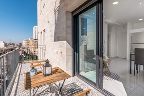 Deluxe 1BDR in City Center - Even Israel st 3 - #49 | Balcony