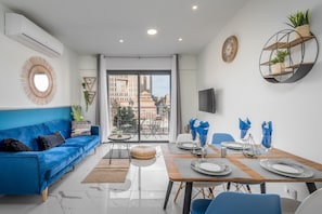 Luxury 2BDR in City Center - Even Israel st 3 - #21 | Living area | Smart TV, Netflix